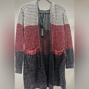 Oliver.O Cardigan w/ Hoodie
Size: S
Blocked Colors